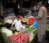 Soaring food inflation hits Pakistan, citizens furious at government