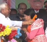 Nitish Kumar Garlands Female Candidate Tejashwi Yadav Reacts