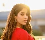 Janhvi Kapoor reads a poem written by her for mother Sridevi