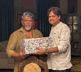 Actor Parthiban presents momento to 'Ustaad Bhagat Singh' director Harish Shankar