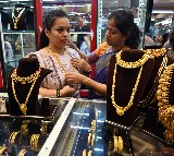 Gold continues to decline amid dollar's surge, fading Fed rate cut hopes