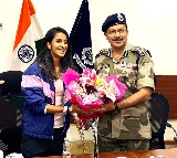 Jemimah Rodrigues honoured by CISF personnel at ASG Mumbai Airport