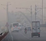Air in Delhi turns suffocating as AQI remains above 400