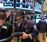 US markets tumble as tech stocks fall, investors await key economic data