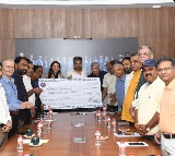 Maharashtra Cricket Association felicitates Smriti Mandhana with Rs 50 lakh award