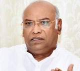 Mallikarjun Kharge Sonia Rahul and I Will Solve Karnataka CM Issue