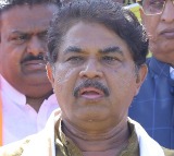 K’taka BJP criticises Siddaramaiah for relishing chicken during Hanuman Jayanti