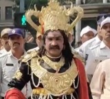 Gurava Reddy Yama Dharma Raju on Hyderabad Roads Warns Against No Helmet
