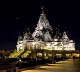 Akshardham Temple Fraud Man Loses Valuables in Scam