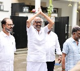 Rajinikanth greets fans outside residence; shares video clip of iconic dialogue in New Year greeting!