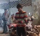 Hyderabad Auto Driver Threatens Police With Snake