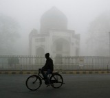 Sudden rain spell freezes Delhi, Air quality remains ‘Very poor’