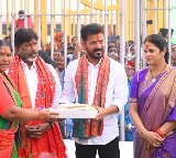 Telangana CM, ministers offer prayers at tribal shrine in Medaram