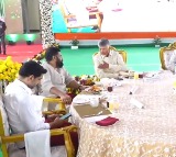 Chandrababu Pawan Kalyan Attend Republic Day At Home in Vijayawada