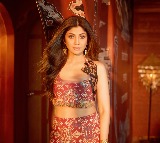 Shilpa Shetty Restaurant Free Offer Causes Massive Crowd