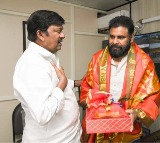 Rajendra Prasad meets Pawan Kalyan in Mangalagiri