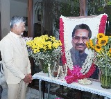Chandrababu Naidu consoles Kavuri Sambasiva Rao family