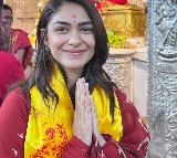 Mrunal Thakur seeks Bappa's blessings during her visit to Pune