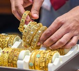 Gold plummets 5.89 pc this week amid profit booking, dollar surge