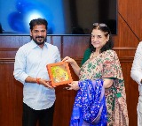 Maneka Gandhi meets Telangana CM, discusses street dog management