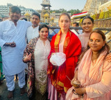 Tamannaah Visits Tirumala Temple Seeks Blessings