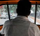 Auto driver returns 15682 rupees to passenger in viral honesty story