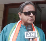 Shashi Tharoor gives a lesson to a netizen on how to eat Idli