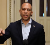 Hakeem Jeffries attacks Trump on living costs, Iran war