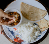 Blood Sugar levels affected by food or eating time