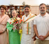 Shivakumar meets Sonia, Rahul & Priyanka Gandhi; expresses gratitude