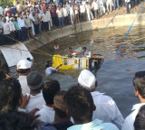 8 killed as van falls into roadside well in Maharashtra's Solapur