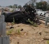 Horrific accident on Mumbai Highway BMW car traveling at 250 kmph overturns