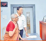 Kondrugunta Mahalakshmamma 94 year old woman renounces US citizenship to die as an Indian citizen