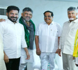 Rare sight in Hosapete Chandrababu Revanth and DK Shivakumar on one stage