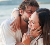 Sonakshi Sinha shares loved-up Phuket moments as Zaheer Iqbal plants a kiss on her cheek