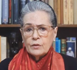 Sonia Gandhi suggests Center break silence on Gaza issue