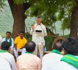 Chandrababu Naidu meets Veligonda project evacuees in emotional interaction