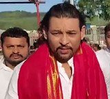 Tillakaratne Dilshan former Sri Lankan all rounder visits Tirumala Srivaru