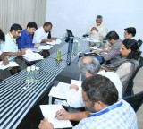 Chandrababu Naidu orders service providers to resolve AP connectivity issues
