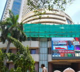 Stock markets down due to IT shares selling Sensex falls 250 points