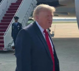 Donald Trump flies in new Air Force One after 37 years