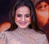 Ameesha Patel reveals Sunny Deol turned director for ‘Gadar’ after Anil Sharma lost patience over her retakes