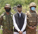 Indian Army sends back Pakistani youth who crossed LoC for love and property on humanitarian grounds