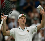Sinner topples Mochizuki for fifth consecutive Wimbledon QF
