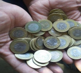 Young man buys Rs 110 lakh bike with 10 rupee coins