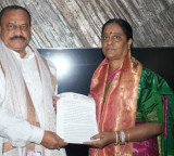 Konda Surekha slams Kadiyam Srihari for hijacking her department
