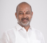 Telangana: MoS Bandi Sanjay slams Cong govt for 'protecting' Owaisi's institution