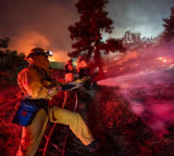Fast-moving wildfire in US Southern California forces evacuations
