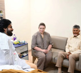Chandrababu Naidu visits Pawan Kalyan at Mumbai hospital