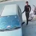 Theft in Car Video Goes Viral in Internet